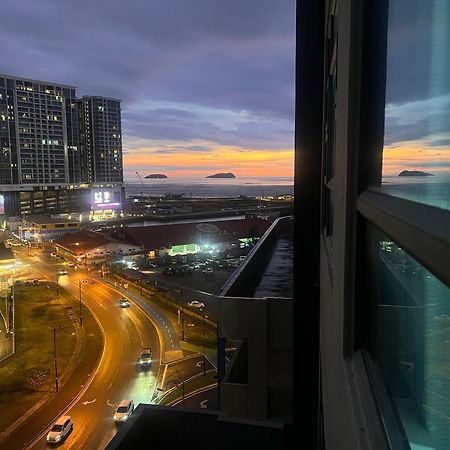 Botiza Suites At Jesselton Quay Kota Kinabalu Szoba fotó