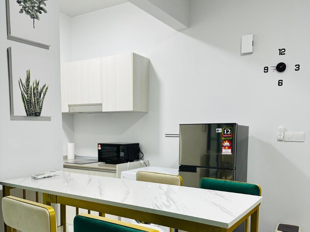 Botiza Suites At Jesselton Quay Kota Kinabalu Kültér fotó