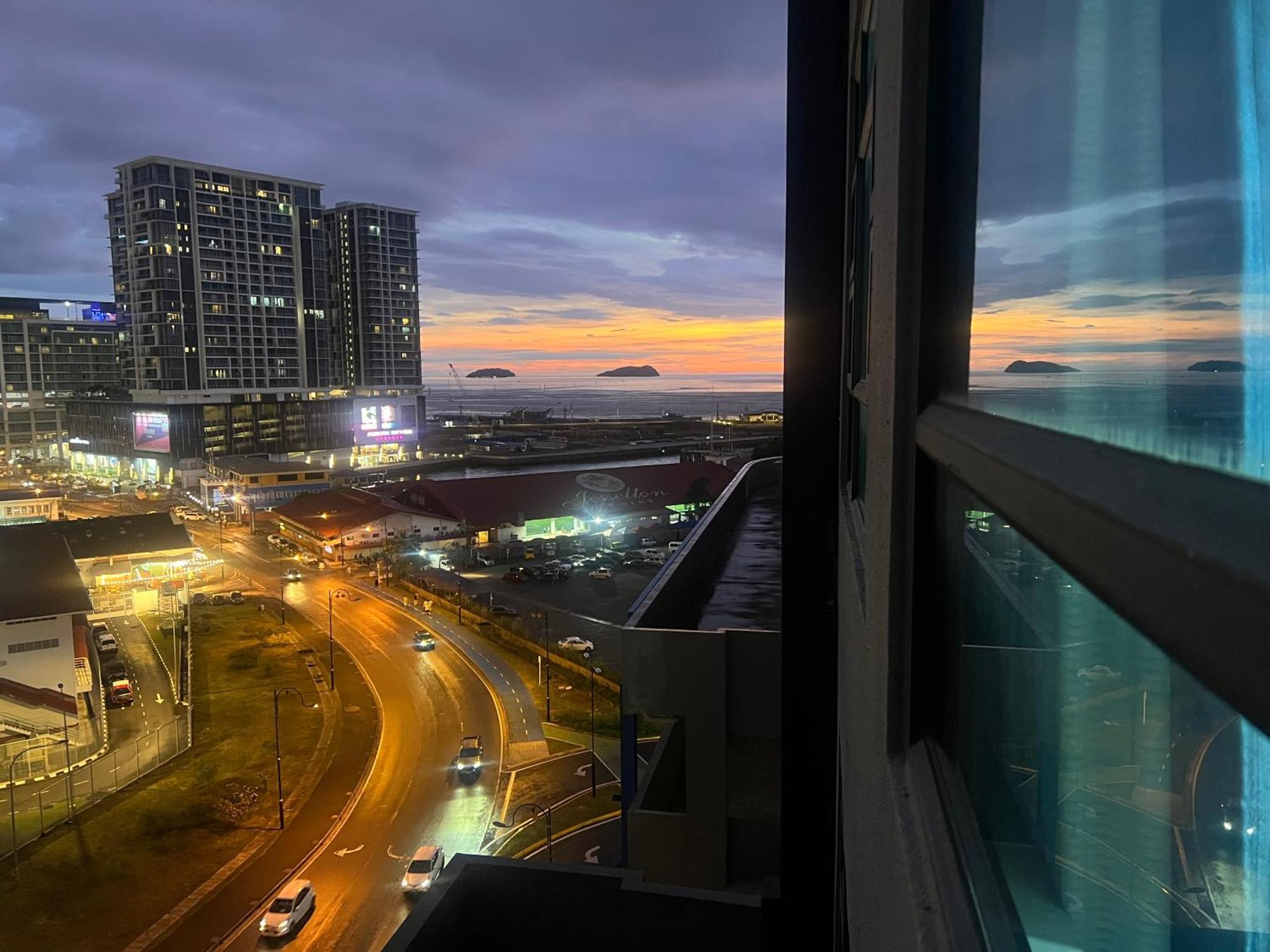 Botiza Suites At Jesselton Quay Kota Kinabalu Szoba fotó